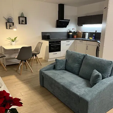 Ferienwohnung Adam Apartman *